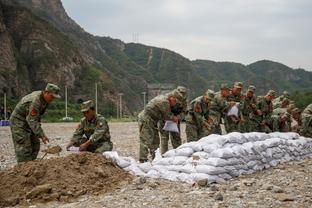 意媒：米兰接触切尔西谈判租借查洛巴 中场引援目标不是马蒂奇